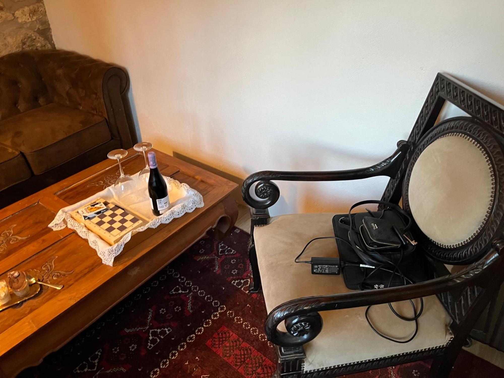 Masiadenjust Rojals Buitenkant foto